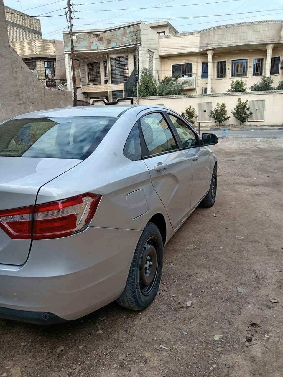 لادا روسي م 2019 ماشيه 70 الف كيلو للبيع محرك 1600 كير اوتو تبربد ثلج حمد لله السباره على وضع الشركه مابيها قطرة صبغ اتصال *********** بغداد, العراق
