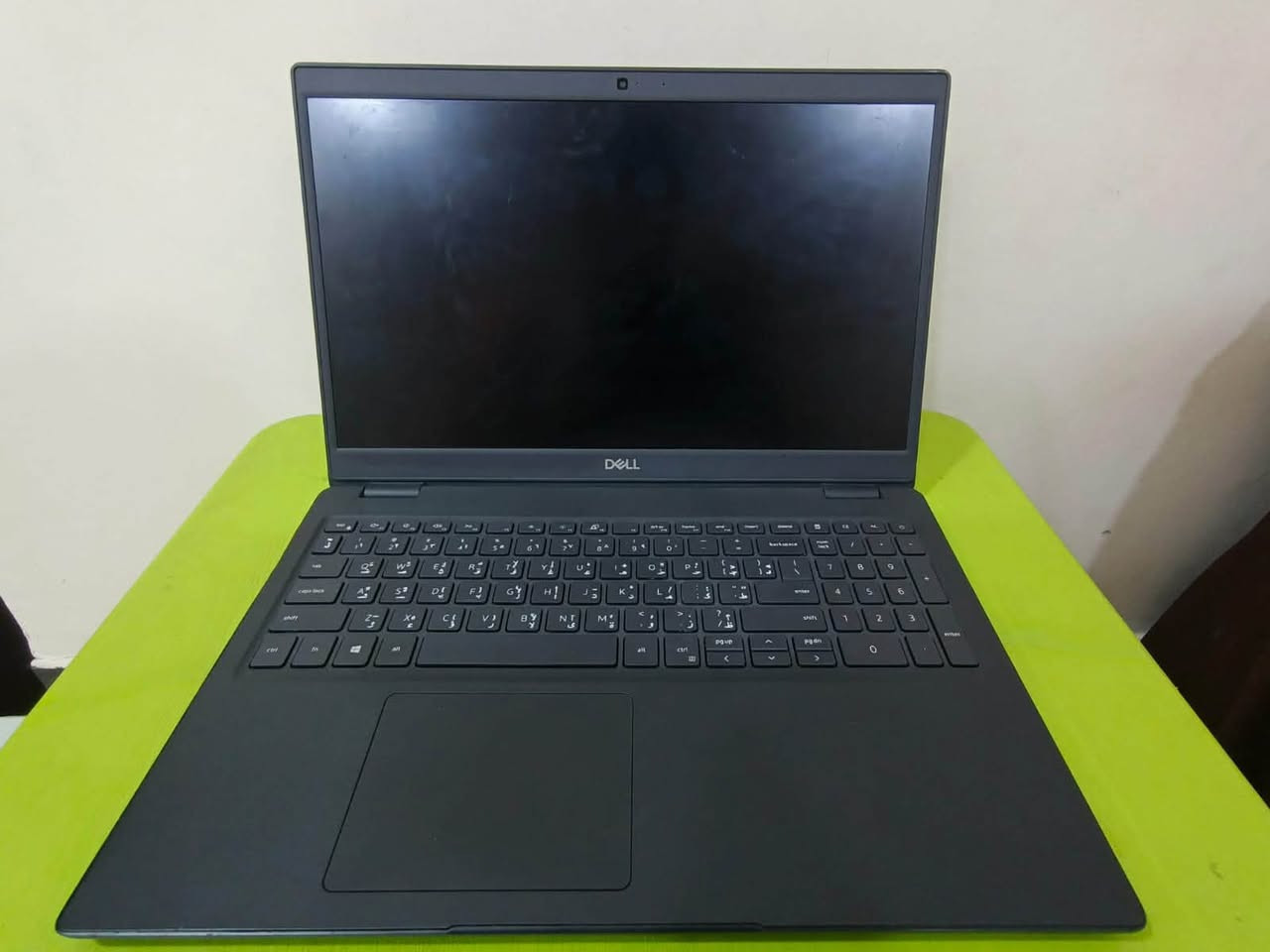 سلام عليكم
الموديل: Dell Latitude 3510

المعالج: Intel Core i5-10210U (الجيل العاشر) بسرعة تصل إلى 2.11 GHz.

الذاكرة العشوائية (RAM): بحجم 8 غيغابايت بسرعة ممتازة (2667 MT/s).

الهارد (التخزين): SSD سريع جداً بسعة 256 غيغابايت (يقرأ في النظام 238 GB).

كرت الشاشة: Intel UHD Graphics (مدمج).

الشاشة: 15.6 بوصة مريحة جداً للدراسة والعمل.

النظام الافتراضي المكتوب: Windows 11 Pro أصلي ومفعّل.

السعر:350 

للتواصل ***********
