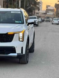 سورنتو 24وارد مركي حادث دعاميه أمامي نفسه فقط ماشيه 700ميل كامل مواصفا...