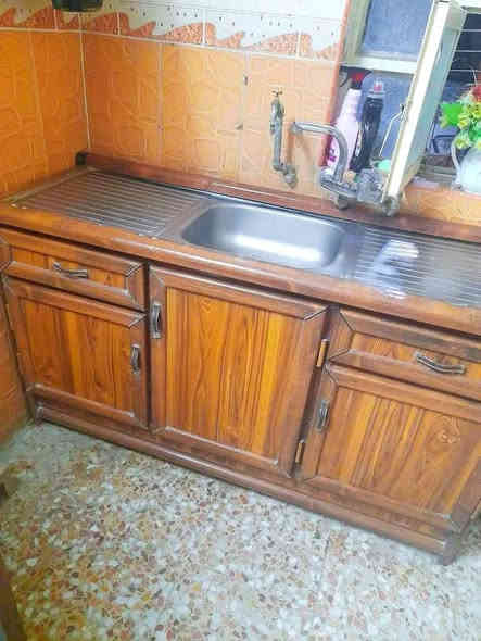 من رخصة ألادمن
كاونتر مستعمل نظيف المنيوم درجه اولى.. يحتاج رتوش فقط.. قياسه مترتين و٢٥ ارضى وملحق وسنك متر و٨٥ استفسار ***********
