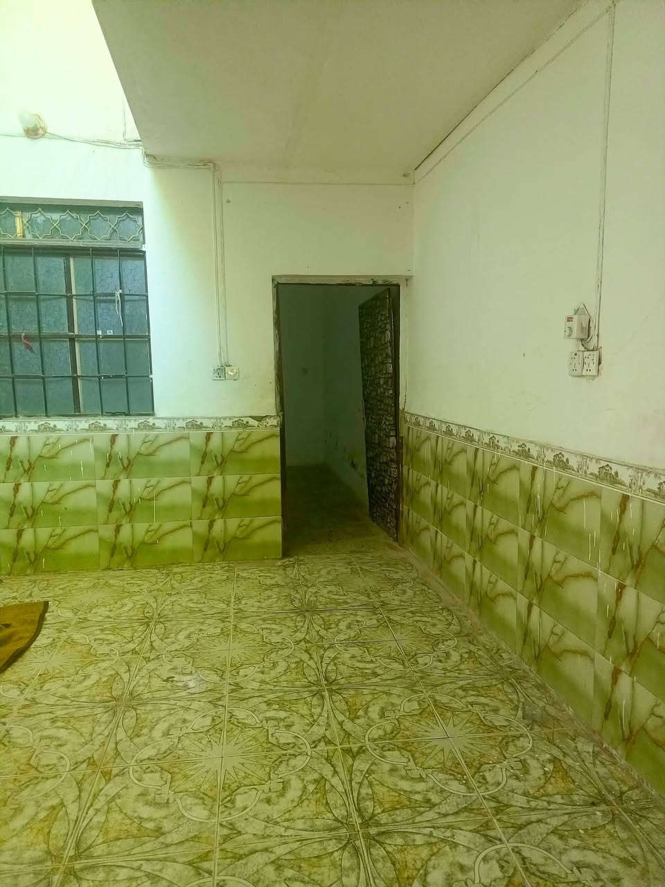 بيت للايجار حي ميسان  منطقه 31 خلف السوك مباشر مساحه 65متر طابقين يحتوي على غرفه وصاله ومطبخ وصحيات وفوك غرفه وصاله سعر الايجار 250الف كل شهر بشهره 

للاستفسار والمعلومات الاتصال بنا *********** 

او مراجعه مكتب ألروان للوساطه العقاريه والمقاولات العامه 

عنوان المكتب حي ميسان ع الشريط قرب صيدليه الشراع 

عندك بيت عرصه للبيع راسلنه وات ساب وتدلل
#النجف #الكوفة #حي_ميسان #عقارات #ايجار
