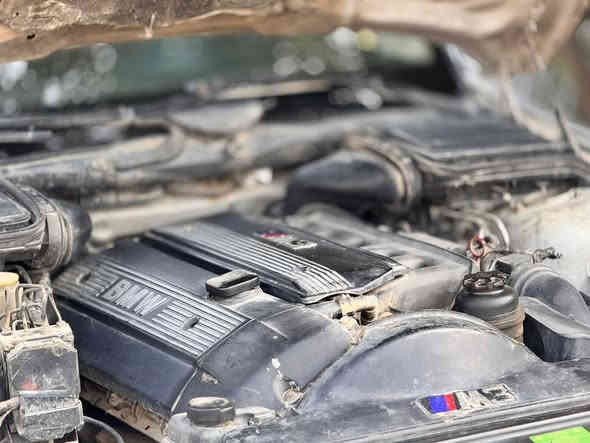 للبيع 
بي ام صقر 
حجم 528i اصل 
دبل فانوس 
مديل 2000 اصل 
رقم اربيل تريد تحويل تريد وكاله 
بيه 3 قطع صبغ وسوناره موجود 
بدون فتحه 
كشنات مخمل عادي 
شاشه 
كامره خلفيه 
تحكم ستيرن 
تخم ويل M18 تو سايز 
مكان حله 
سعر 95 وبيه مجال 
للاستفسار 
***********
