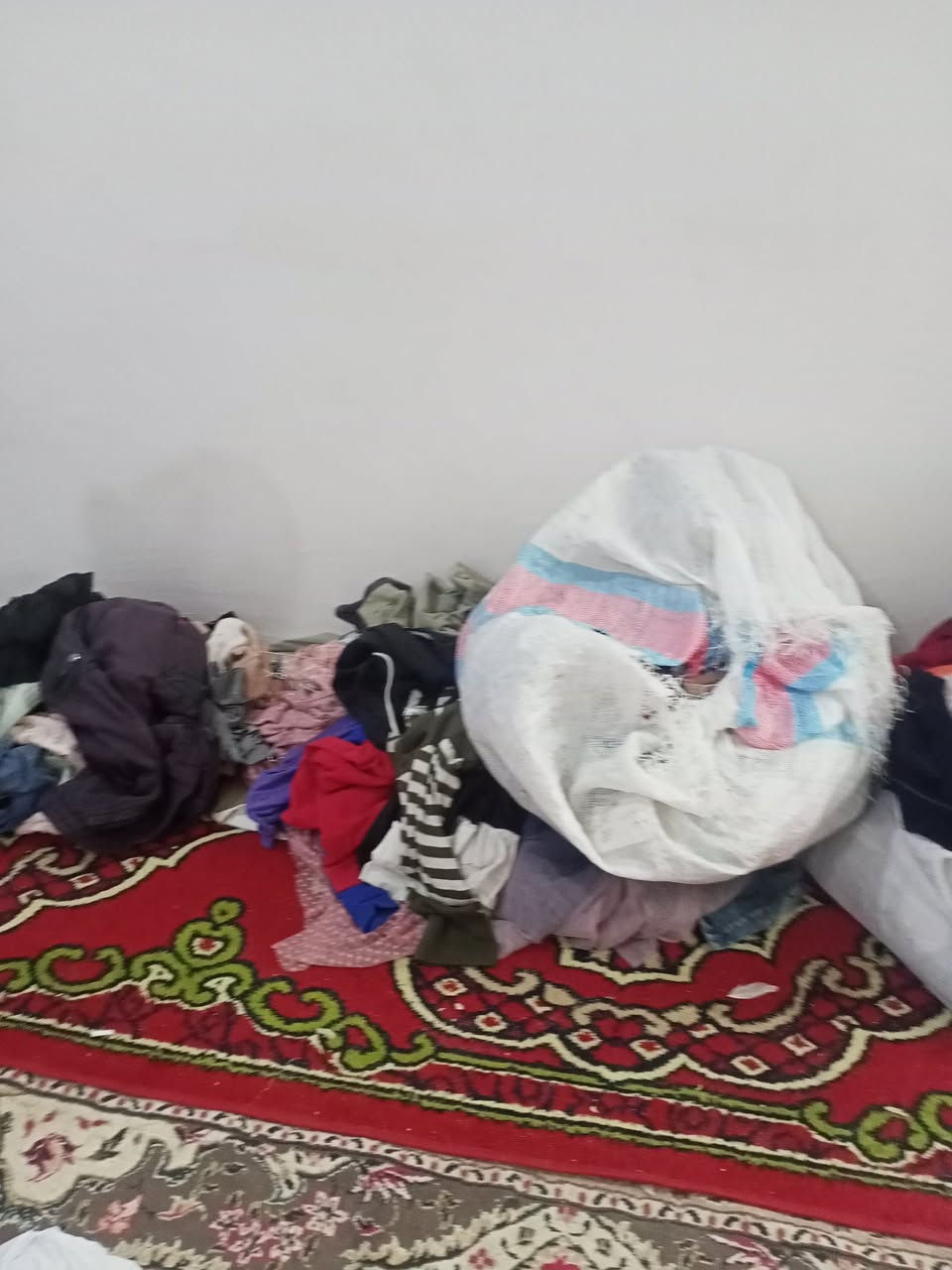 السلام عليكم ملابس بالة البيع العنوان الناصرية لإسكان الصناعي رقم وتساب ***********
