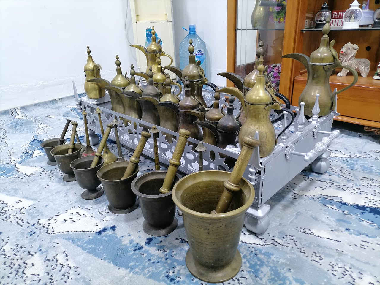 للبيع دلات قديمات حيل سوريات عدد ١٢او اثنين هندي او هاونات.٦ او مرشات ٦او منقله حديد احجام الدلات ٤٠او٣٩او٣٤او٣٣او٣٢او٣١او٣٠او٣٠او٢٩او٢٨او٢٦او٢٧ والهنديات احجامهن ٢٦او٢٥ الهونات احجامهن ٢٢او١٥او١٤او١٣او١٣او٩ والمنقله طوله متر والعرض ٥٣ الارتفاع ٢٤ السعر خاص رجاء يوجد توصيله الي جميع محافظات العراق


**إذا كنت صاحب هذا الإعلان وتريد حذفه لأي سبب، رجاءا أرسل رسالة إلى الدعم الفني**