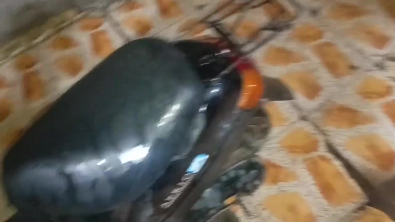 السلام عليكم
بطة موديل 1999 اخذتها حاوية قبل سنة بهذا التاريخ 2025/6/11 مثل ما موضح بالوصل وسعرها كدامكم 875 الف دينار وهسة الدراجة هسة گامت بسبب الـoil بم چان عطلان واني مادري بيه ودهن ما يوصل للمحرك كامت وتحتاج هسة تبديل بوشة وبستم فقط السعر بالخاص 
يجي وياها زوج مرايات و زوج مفاتيح الدراجة و كهربائيات الدراجة كلها شغالة

تواصل واتساب 
***********
