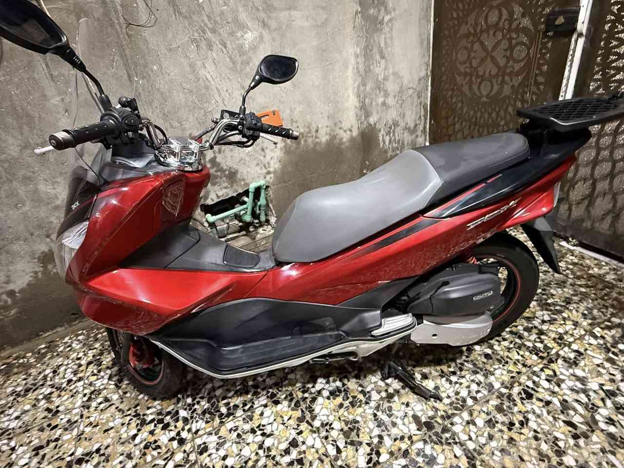 سلام عليكم للبيع فقط دراجه pcxجيل الثاني 125cc لون مميز دراجه جديده امانه الله خير من الله شلعه معدل مكينه كفاله دراجه مكفوله كفاله من تبديل كفر من صبغ ياباني مو ماليزي ستان كهرباء سايد بريك جامه طويله حساس ازدحام للبيع السعر 17للتواصل ***********مو شراي لا تتصل 👍
