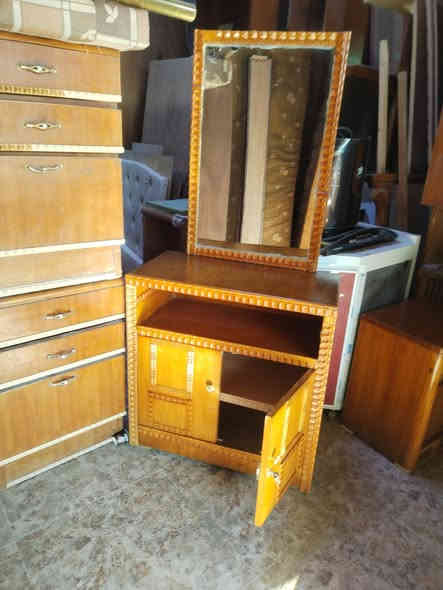 ٨٥ الف ميز تواليت صاج وزان ٥ملم عرض ٨٠سم ارتفاع ١٧٥ سم عمق ٤٠ سم. يحتوي رف وقفل *********** *********** نظافة كما هو موضح في الصور
