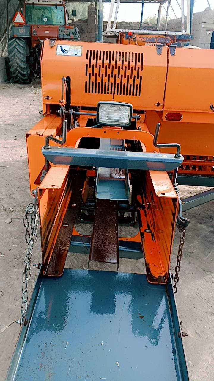 كابسه ايرانيه للبيع موديل 2024 مشتغله موسم واحد جاهزه للعمل مكفوله من الحيم وتبديل المكان واسط السعر عل رقم ***********
