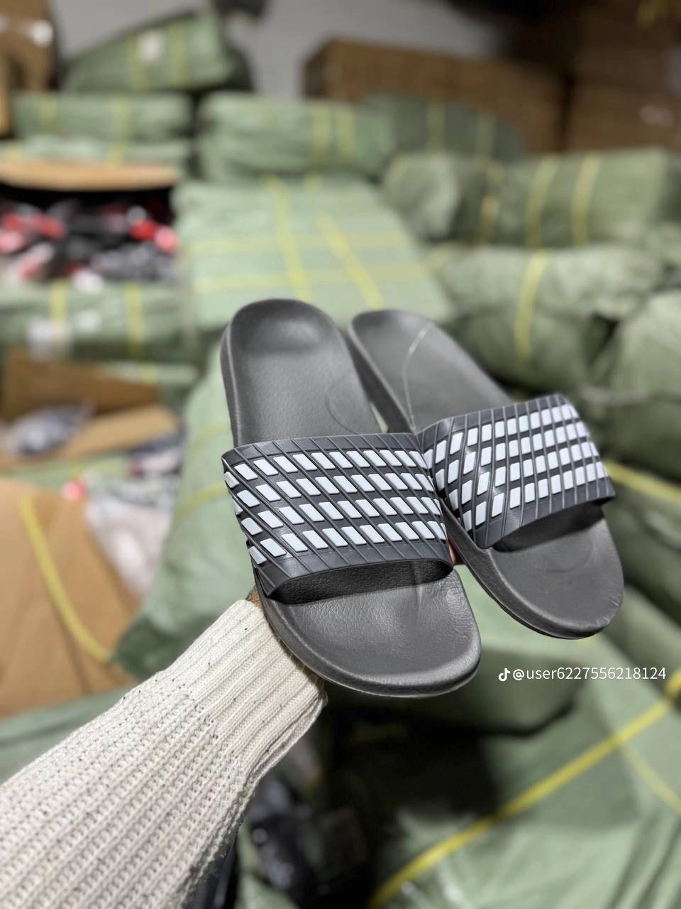 صيني قياس ٤٠ ال ٤٥ سعر درزن ٢١ الف.    حجز وات ساب ***********
