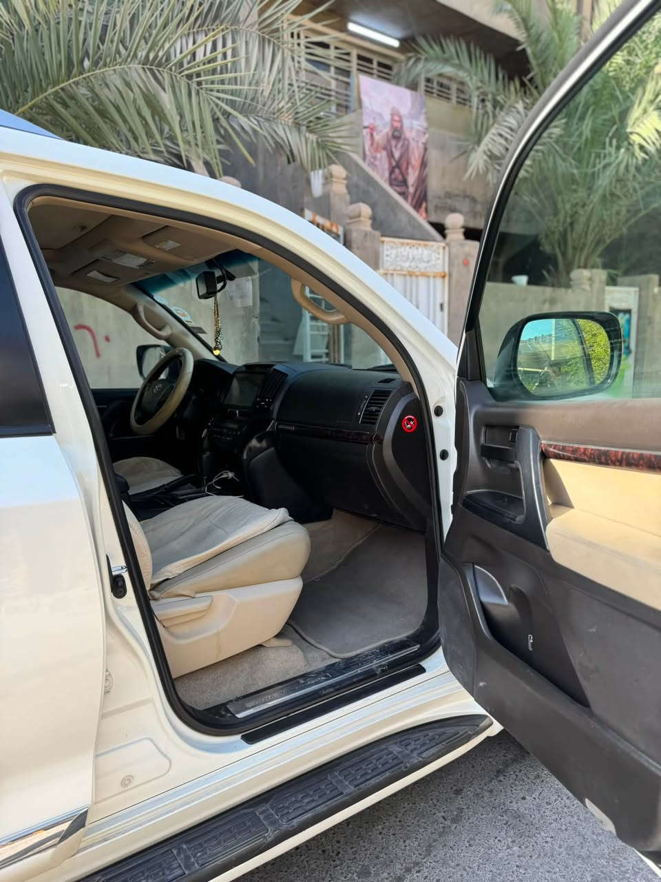 لاندكروز ستينيه موديل 11 سياره جديده ومابيهه نقص بيهه كم بارد سعر 290 وبيه مجال
‭***********‬ عنوان زعفرانيه بغداد
