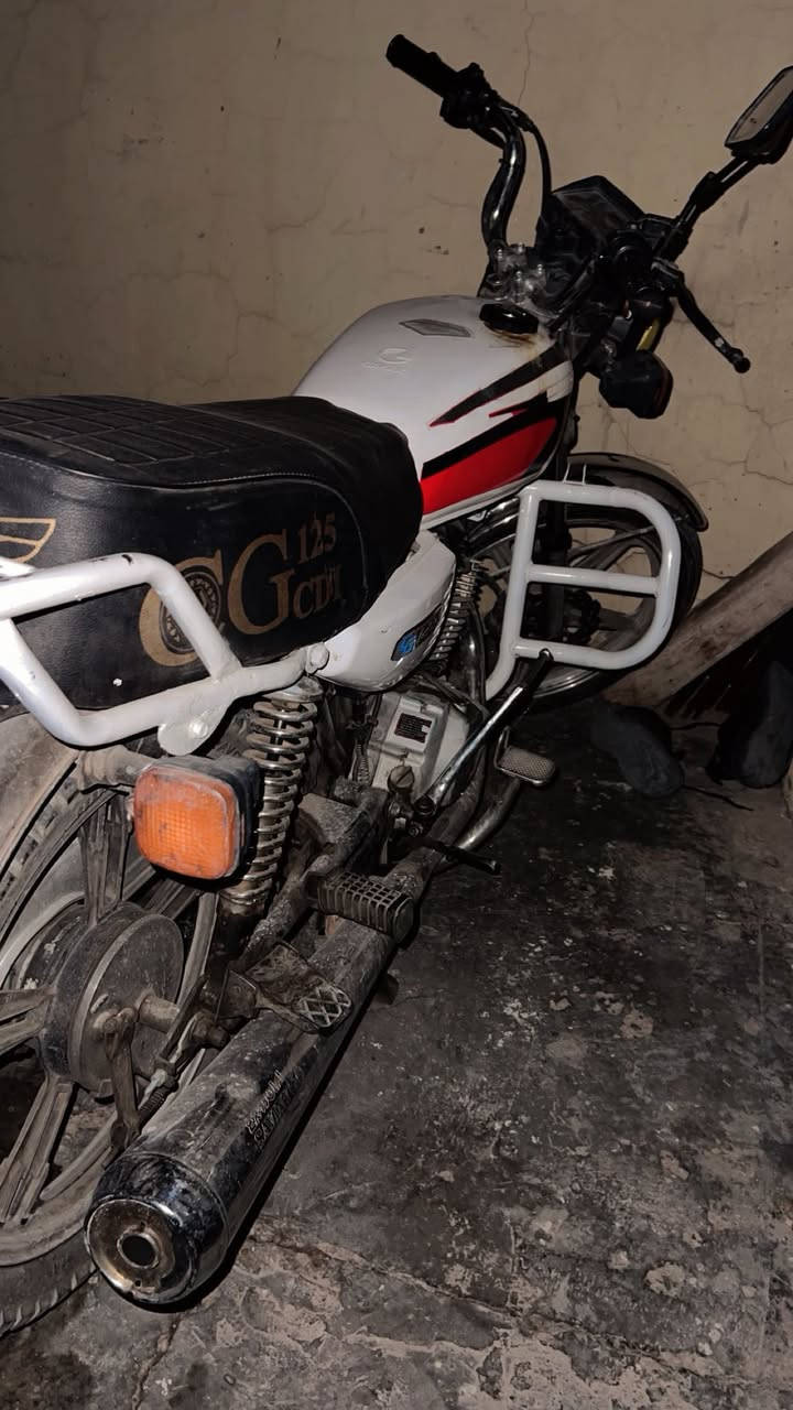 ايراني للبيع مو ديل عشرين كلشي شغال بس يرادلة ضفيره مال كهربأيات وسعرها 15 زنجيل جديد كلجات جدد باتري جديد عقل جديد كابريتر جديد  اشاير شغالات بس الدشبول ما يشتغل مكاني فلوجة حي الشهدا اتصال على الرقم او خاص *********** السعر 400 وبيها مجال مو شراي لا تعبني واتعبك
