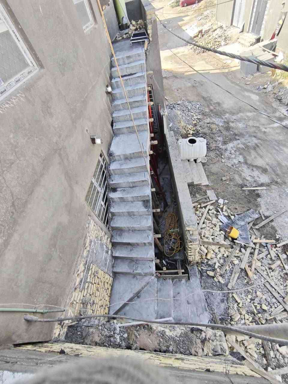 نجار قالب 
تصميم وتنفيذ انواع السلالم والواجهات  بدقة عالية 
واسعار مناسبة مكاني السماوة 
الرقم ***********
