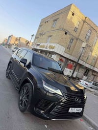 لكزز 2023 في اي بي  VIP ماشيه 47 الف كفاله من الجكه ساز مغلفه ppf جديد...