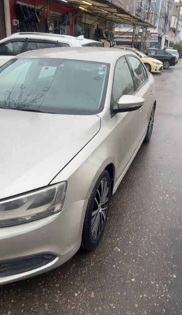 Jetta 2015 xaliji 
2.0 بي توربو
يةك پارچة سبوغ بونيت بيلادي گوراية بي ژوري بي ئيرباگ پشت و پيش كةپس گير مةكينة حةماوة كاربايات هةموو بةشةرت 
0751 891 91 80 أربيل, العراق
