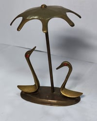 هذا المجسم هو قطعة ديكور كلاسيكية مصنوعة من النحاس، تمثل طائرين (غالبا...