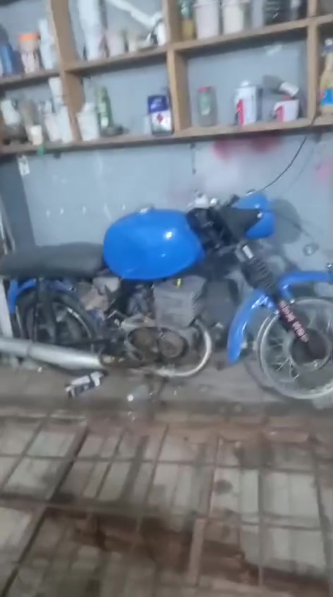 دراجه واحد وثمانين بيها سنويه ماندل راعيها دراجه متروكه قبل ٣تشهر طبكت محركها وعفتها فشبيها مادري ابيع هل موجود محركها الماني ولباقي شوفت عينك ابيع هل  موجود ليريدها يجي خاص


**إذا كنت صاحب هذا الإعلان وتريد حذفه لأي سبب، رجاءا أرسل رسالة إلى الدعم الفني**