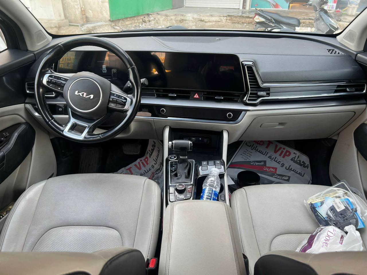 السلام عليكم 
مكلف بالنشر 
كيا سبورتاج موديل 2023 وارد امريكي لون اسود 
مواصفات EX محرك 2500 بصمة جلد شاشة متصلة رقم بغداد صور حادث مرفقة مع الصور 
مكان سيارة بغداد زيونة السعر ( 167 ) ‭
‏‭0771 437 7672 بغداد, العراق
