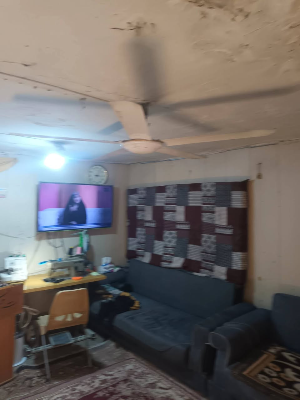 بيت واقع حال البيع بغداد مدينة الصدر قطاع 33السفسار على الرقم ***********
