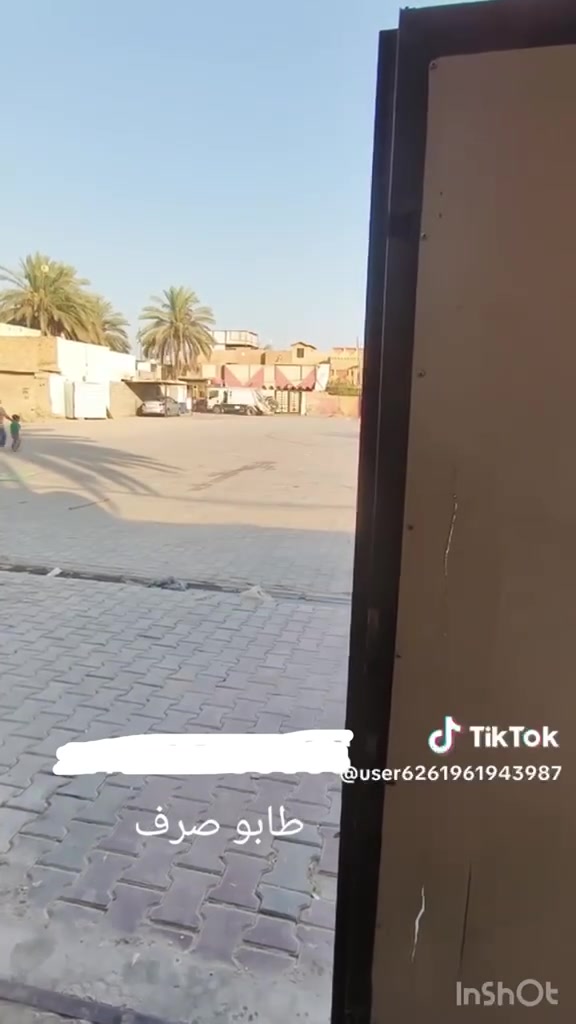 السلام عليكم بيع مستعجل بيت للبيع مساحة 200متر طابو صرف نضيف ومرتب واجهيه 10ونزال 20 ع ساحه مقرنصه مكانه كربلاء بحي العسكري مال الحر فول خدمات او حديقه غرفتين جوه غرفتين فوك هول وستقبال او مطبخ او كلدور او مخزن صحيات خارجيه وداخليه السعر 215 اوبي مجال بسيط  للأستفسار ***********
