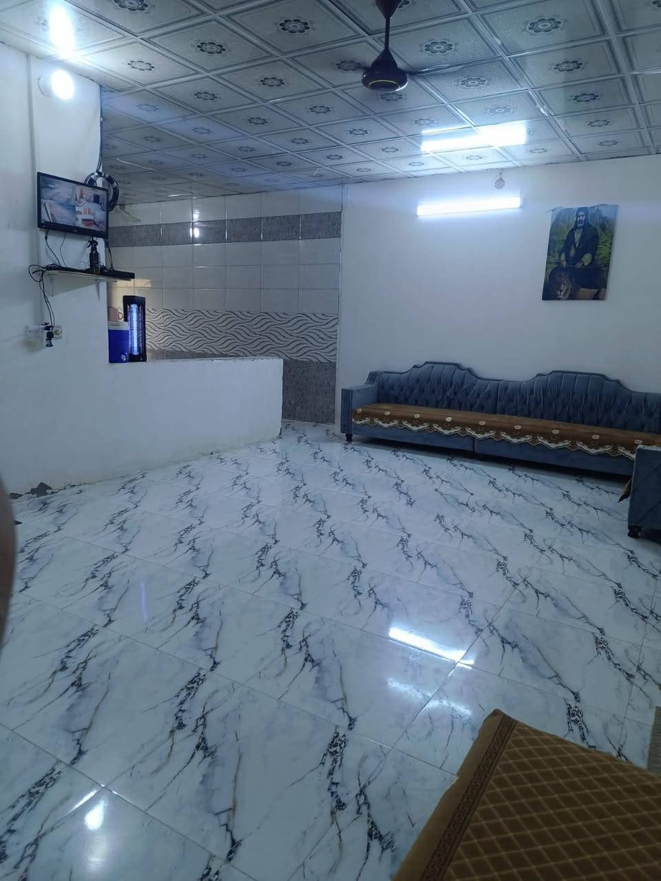🏡 بيت للبيع في أبو الخصيب 🏡
 :: للاستفسار:***********
​📌 تفاصيل العقار الأساسية:
​📍 الموقع: البصرة - أبو الخصيب - طريق الصحراء.
​📐 المساحة الكلية: 150 متر مربع.
​📜 نوع السند: طابو زراعي عراقي (سند 25).
​🏗️ نوع السقف: سندويش بنل.
​🧱 التصميم الداخلي والخارجي:
​🛏️ غرف نوم (عدد 2)
​🛋️ صالة داخلية
​🚪 غرفة استقبال
​🍳 مطبخ
​🚗 طارمة خارجية
​💰 السعر:
​💵 السعر الإجمالي: 43 مليون دينار عراقي (وبي مجال قليل للشراي الصامل)
