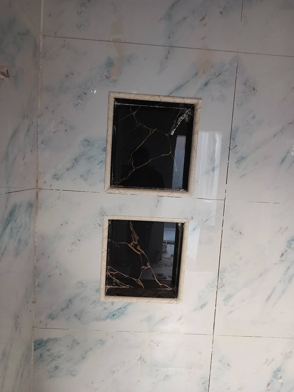 خلفه سراميك درجه اوله ارضي وجداري تسليم مهندس واسعارنه مناسبه وعملنه نظيف
*********** بيه واتساب
