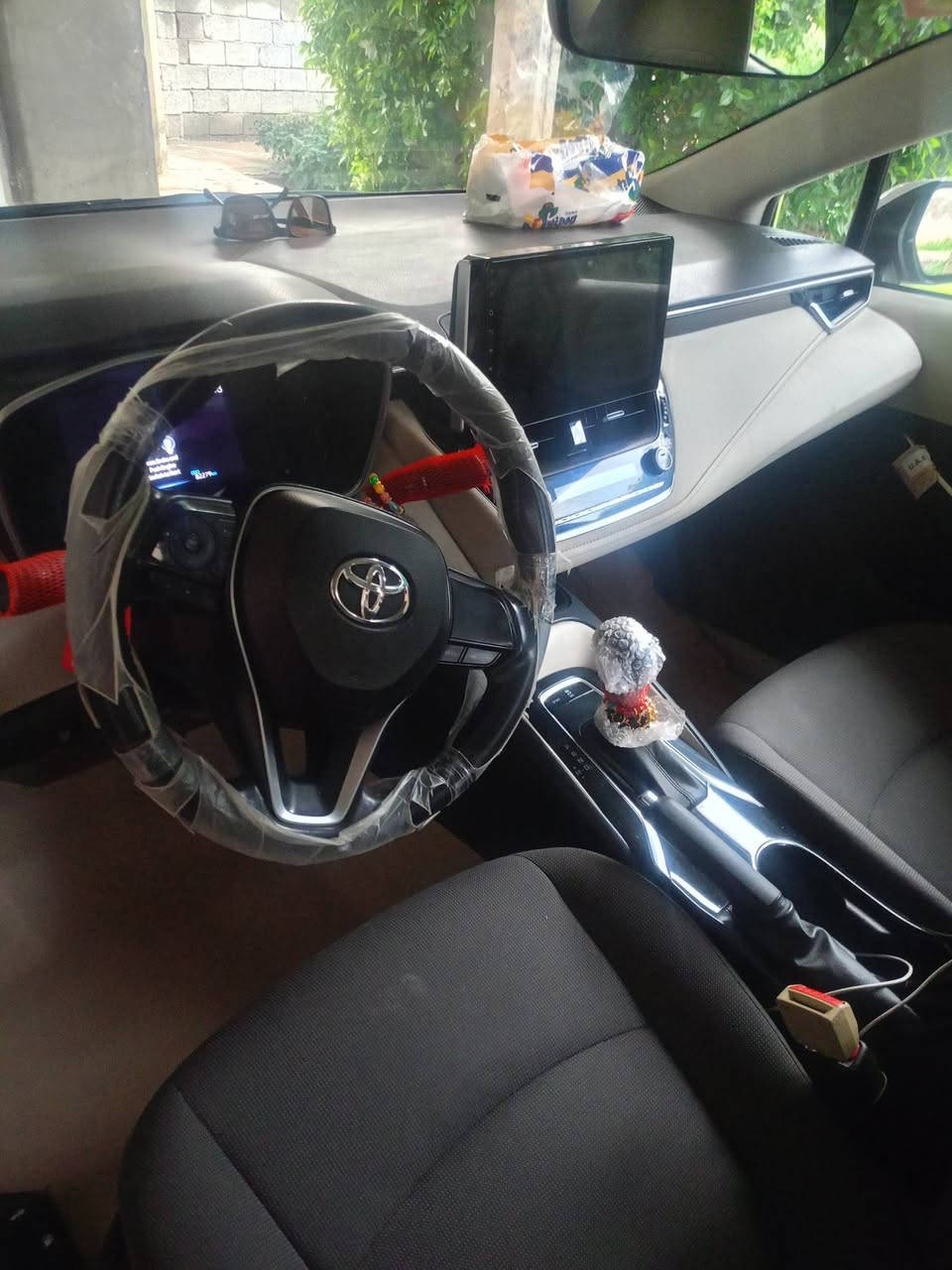 كورلا 21مكفوله عدا  بارد حك اصبع بالباب الي عكس السايق بصمه  سياره جديده على تراب الشركه هزه جديده بسمي سعرها 167 وبيهه مجال بسيط***********      ***********
