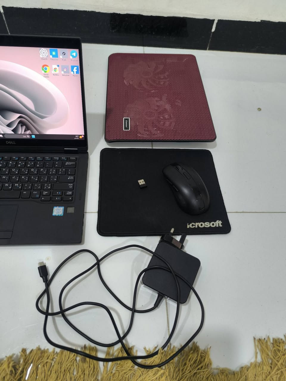 السلام عليكم لابتوب دل لاتيود للبيع
مواصفات الجهاز / 
💥 شاحنة الاصلية 65 واط 
💥 ذاكرة 256 g 
💥 رام 16 g 
💥 حجم الشاشة 13.3 بوصة 
💥 المعالج i7 7600 الجيل السابع 
💥 وندوز 11 برو 
💥 شاشة قلاب ( يصير ايباد ) ويدعم القلم 
💥 لمس (الشاشة ) 
💥 كيبورد عربي انكليزي  
💥 جميع تطبيقات المايكروسوفت اوفيس وبرماج التصميم موجودة 
ملحقات ويا ( جنطة , ماوس بلوتوث ,قاعدة لابتوب ,شاحنتة الاصلية ) 
ملاحضة / مستبدل فقط بطارية قبل سبوعين جديدة لوك يعني تشغل اكثر من ٣ ساعات ونصف متواصلة  
السعر 350 للتواصل *********** / ***********
