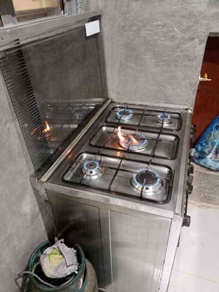 طباخ مصري 5 عيون نضيف كلش استعمال مدة قليلة الفرن ما مشتغل ابد جديد العنوان بغداد *********** بيه واتساب
