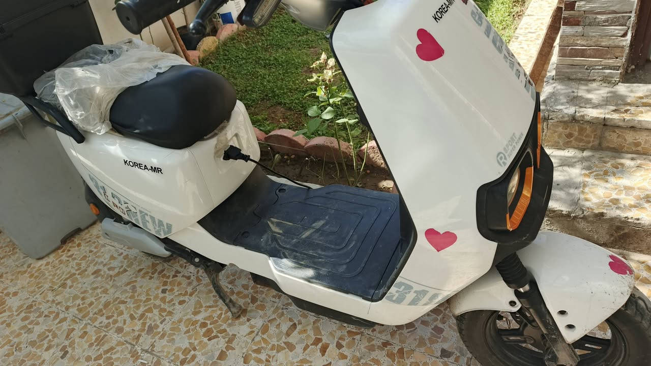 للبيع سته بطاريات شركه  برغي ما مفتوح باتريات اصليه يمشك ٥٠كيلو تايرات جديد  كشر حيل نضيف سعر ٤٠٠الف  موبايل   ***********
