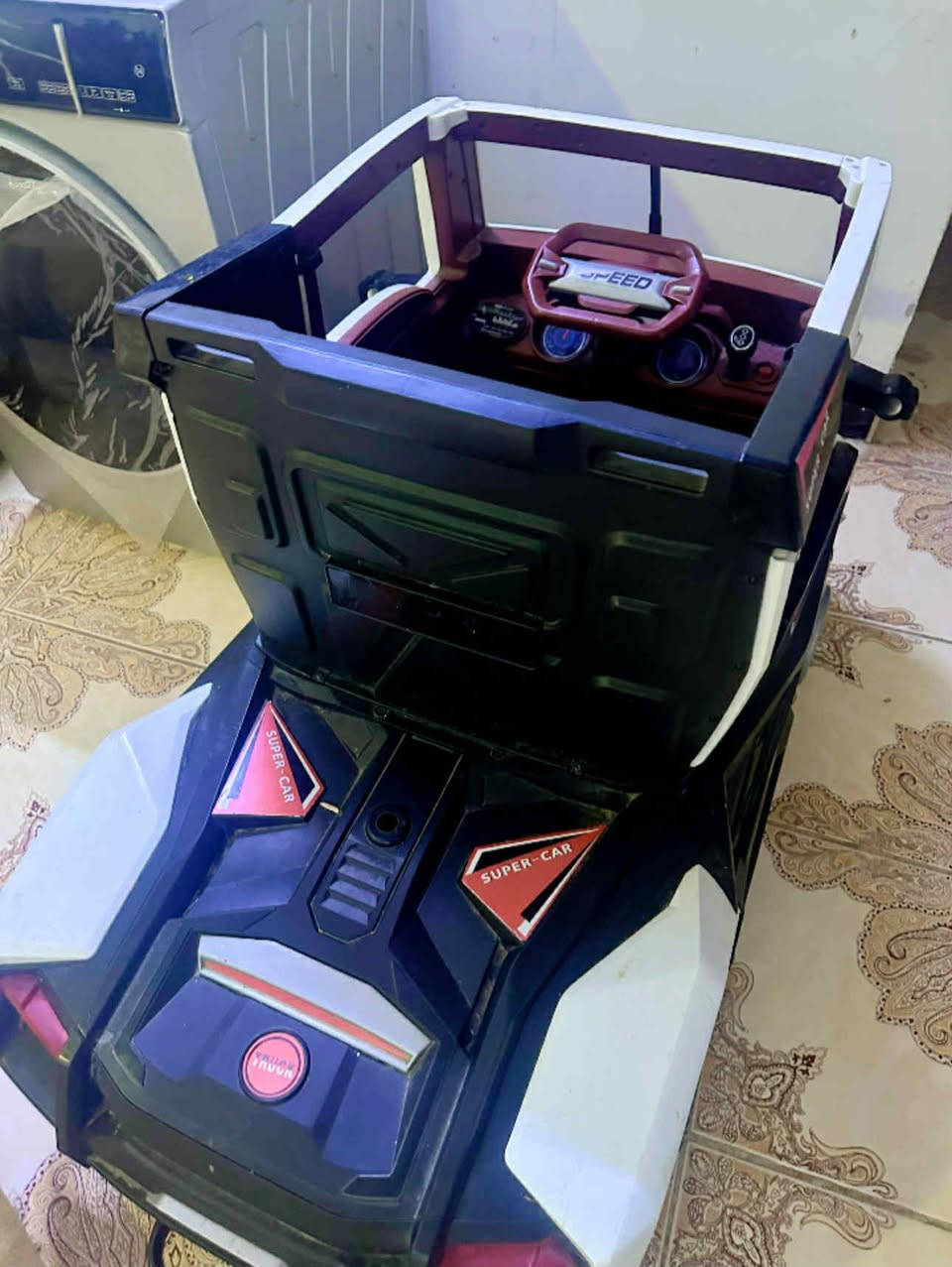 للبيع سيارة ركوب للأطفال على شكل شاحنة، وتتميز بالخصائص التالية:
تعمل ببطارية قابلة لإعادة الشحن بقوة 12 فولت..
تحتوي على مقعد مريح وعجلات مصنوعة من أسيتات فينيل الإيثيلين (EVA) المضادة للضجيج.
تتضمن أضواء LED، وأبواب قابلة للفتح، وميزة تشغيل الصوت والموسيقى.
يمكن التحكم بها عن بعد أو يدويًا.
يحتاجلها بطاريه 
سعر 150
مكاني بغداد


**إذا كنت صاحب هذا الإعلان وتريد حذفه لأي سبب، رجاءا أرسل رسالة إلى الدعم الفني**