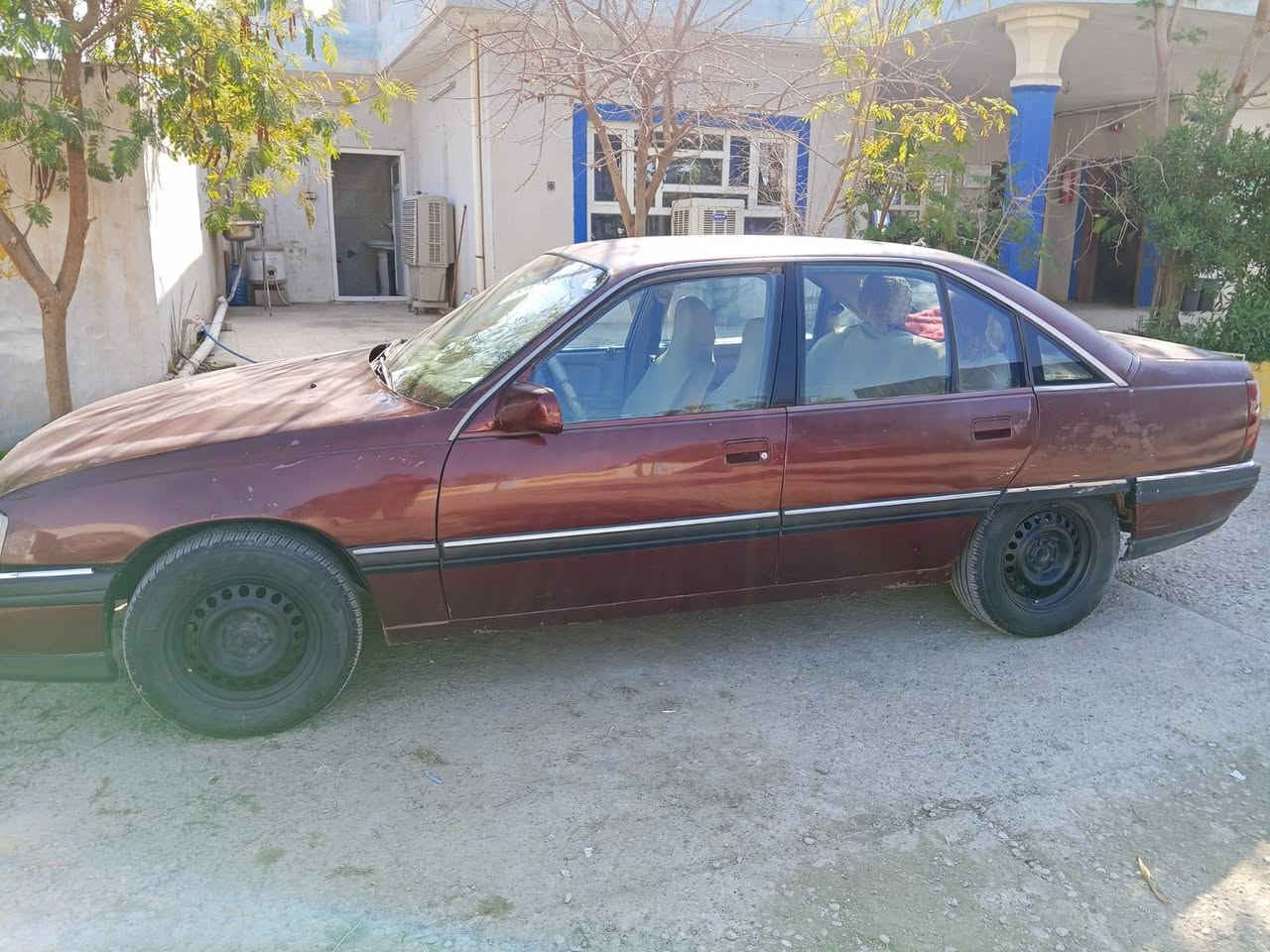 للبيع اوميكه رقم بغداد سياره كير محرك نضيف كير اوتماتيك سعرهه 28 مكانه كركوك ***********

