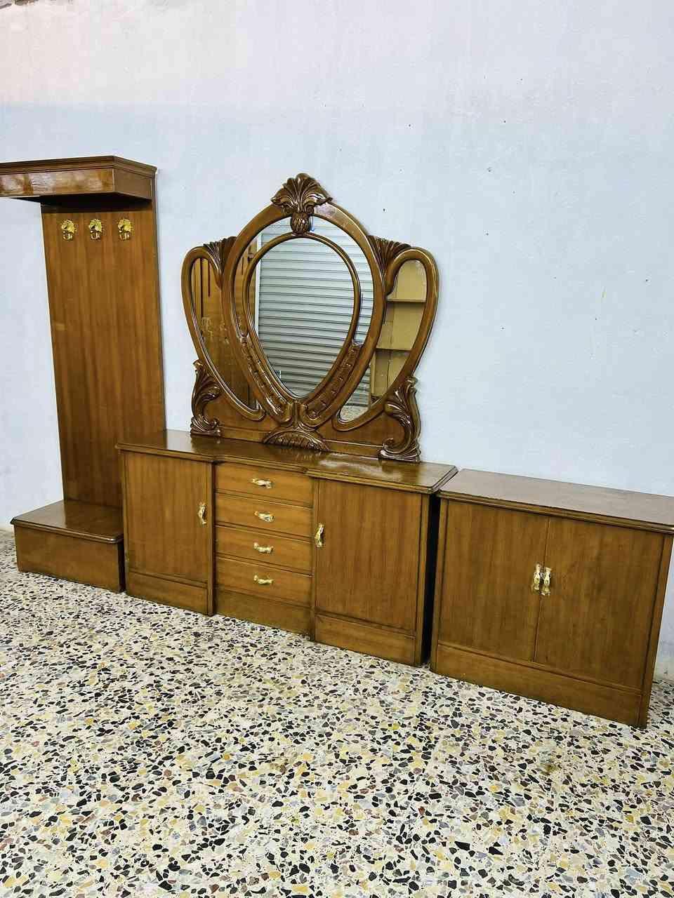 غرفه ام  السته ملحق مستخدمه داخل خارج صاج  شغل ثكيل سعر 700 بغداد مدينت صدر واتساب *********** كو توصيل 🚚.
