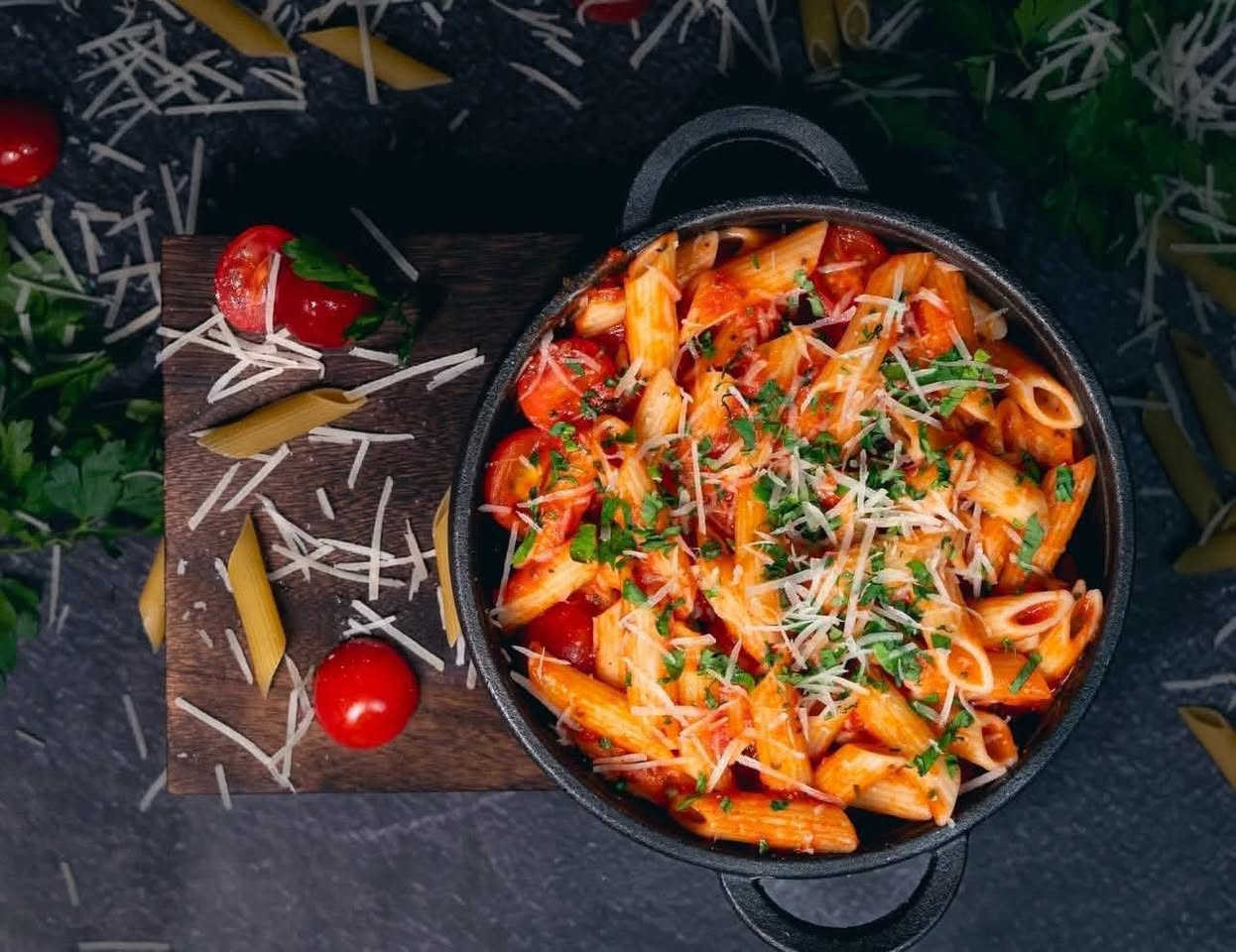 السلام عليكم
شيف غربي متفرغ للعمل مساعد قوي او شيف

اختصاص 

أطباق بنواعه غربيه

اسناكات بنواعه 

الكنتاكي و المقرمشات 

البركر  بنواعه ع والطريقه  الأمريكيه الفحم 

المقبلات الباردة  بنواعه 

المقبلات

اجنحة

البيتزا بنواعه و الصاج الإيطالي 

الصلصات بنواعه أكثر من 12 نوع صلصه 

التتبيلات و البهارات كله اخبطه بيدي شي مميز و الصلصات شغلي ايدي 

اشراف عام ع المطبخ و الاداره المطبخ من ا إلى ي 

التواصل ع  ***********
