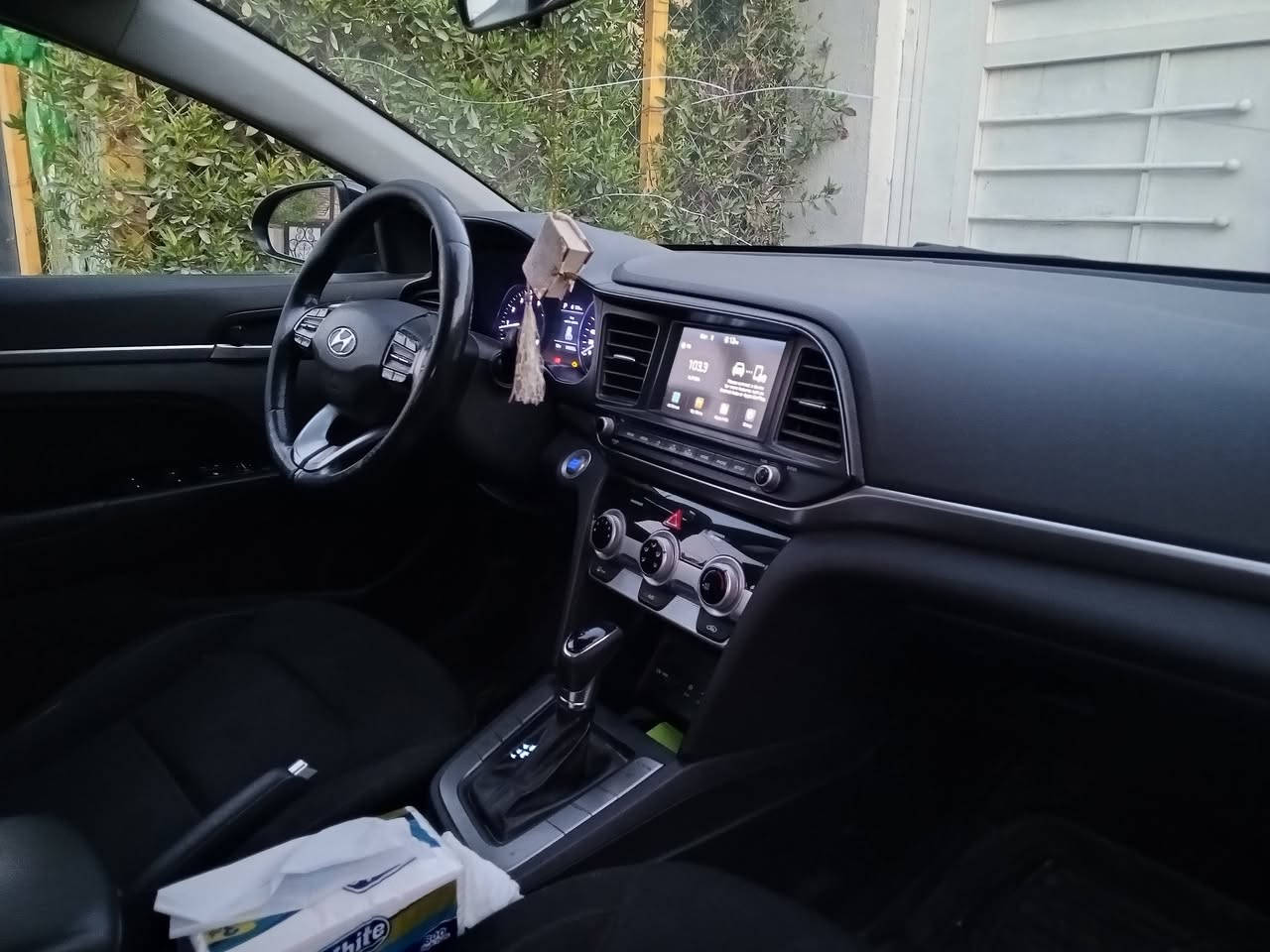 النترا ٢٠٢٠ فول مواصفات ١/١ 
رقم اربيل 🇮🇶
المواصفات 👇🏻
محرك ٢٠٠٠ دوش 
كير AT
بصمة تشغيل . بصمة ابواب 
فتحة سقف  . إشارة في المري
رادار تنبيه   .  شاشة كبيرة بلاد 
كاميرا دوار  . ويل كروم بلاد 
بيها بعد كثير مواصفات بالفول 
بيع او مراوس/ العنوان بغداد ***********
