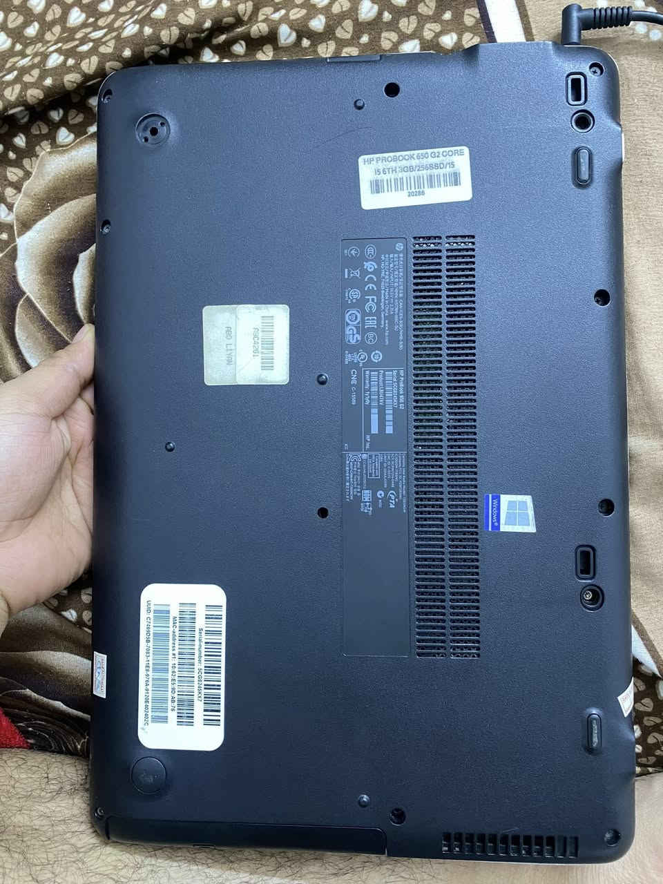 سلام عليكم 

لابتوب hp للبيع مواصفات حلوه
مناسب للدراسه والتصفح والألعاب الخفيفه والوسط 
الجهاز جداً نظيف
المواصفات:
المعالج / Core i5 6200U الجيل السادس
الرام / 8GB
التخزين / 256 كيكه SSD 
الشاشة / 15 inch
غراضها كامله حقيبه خاصه وشاحنتها الاصليه
للبيع ب 220 وبيها مجال بسيط 
مكاني بغداد الغدير متوفر واتساب 
***********
