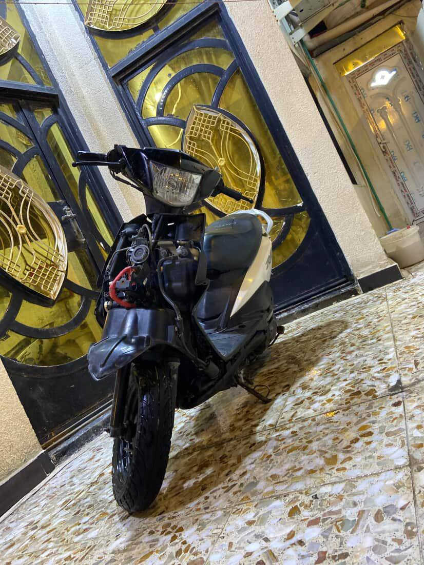 ماكس مضلع حديث ستوه منزلهـ رمبه بدون كفر امامي فقط مكينه بلاد ما ملعوب بيهـ شلعه نهضتهـ قويه دراجه على أيدي نقصهـ كفر امامي فقط  سعر 650وبيهـ مجال قليل عنواني البصره البهادريه ***********
