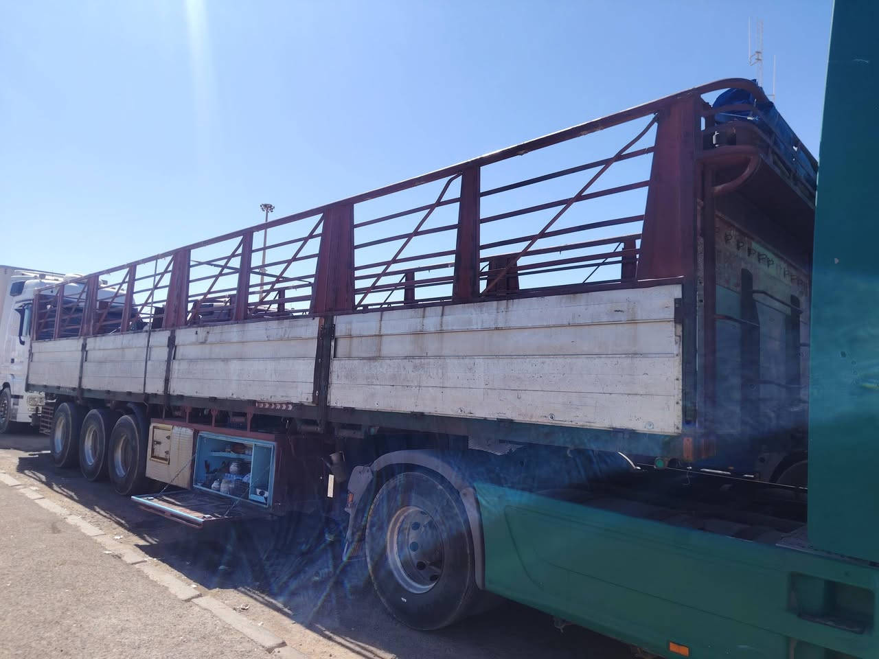 للبيع عربانه اوربيه طول 12ونص كامله مطباخ ثلاجه صندوق سلت سبيرات مكان أبو غريب سعر 80ورقه بيهه مجال الاستفسار *********** أبو علي
