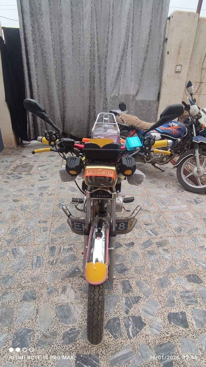 السلام عليكم
دراجة سيفان موديل 2024 

مكينة خير من الله سبانة ماممدودة عليها دراجة كاملة اي نقص مابيها 

تشغيل عن بعد وياها بصمتين 

تاير أمامي بدلته جديد وتاير خلفي نظيف كلش 

اوراق بي ورقة كارتونية 

مكاني ديالى الخالص 

السعر 600 وبي مجال للطيبين

للأستفسار الاتصال على الرقم 

*********** فقط اتصال او واتساب  ماموجود خاص
