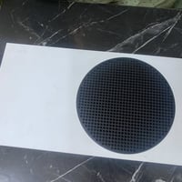 اكس بوكس سيريس اس للبيع الجهاز وياه ٢ يدات السعر ٣٥٠ وبيه مجال بسيط ال...