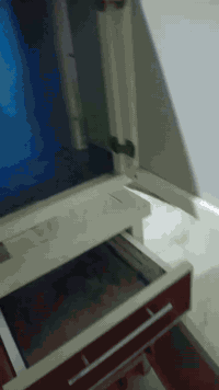 كاونتر مترين وملحق متر ونص سنك مترين وملحق مترين تكسام مبطن خشب داخل جديد ب٢٥٠ قفل بدون عمله المكان حله *********** واتساب
