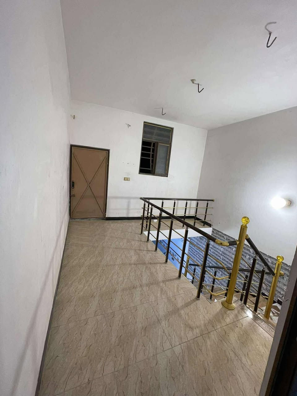 البيع ..  60 متر  .. طابق ونص 
كربلاء حي المثالي مقابل مستشفى الكفيل 
قرب اسواق برتقاله قريب ع شارع الزوار 

سند 25 قرار محكمه 

الاستفسار : ***********
