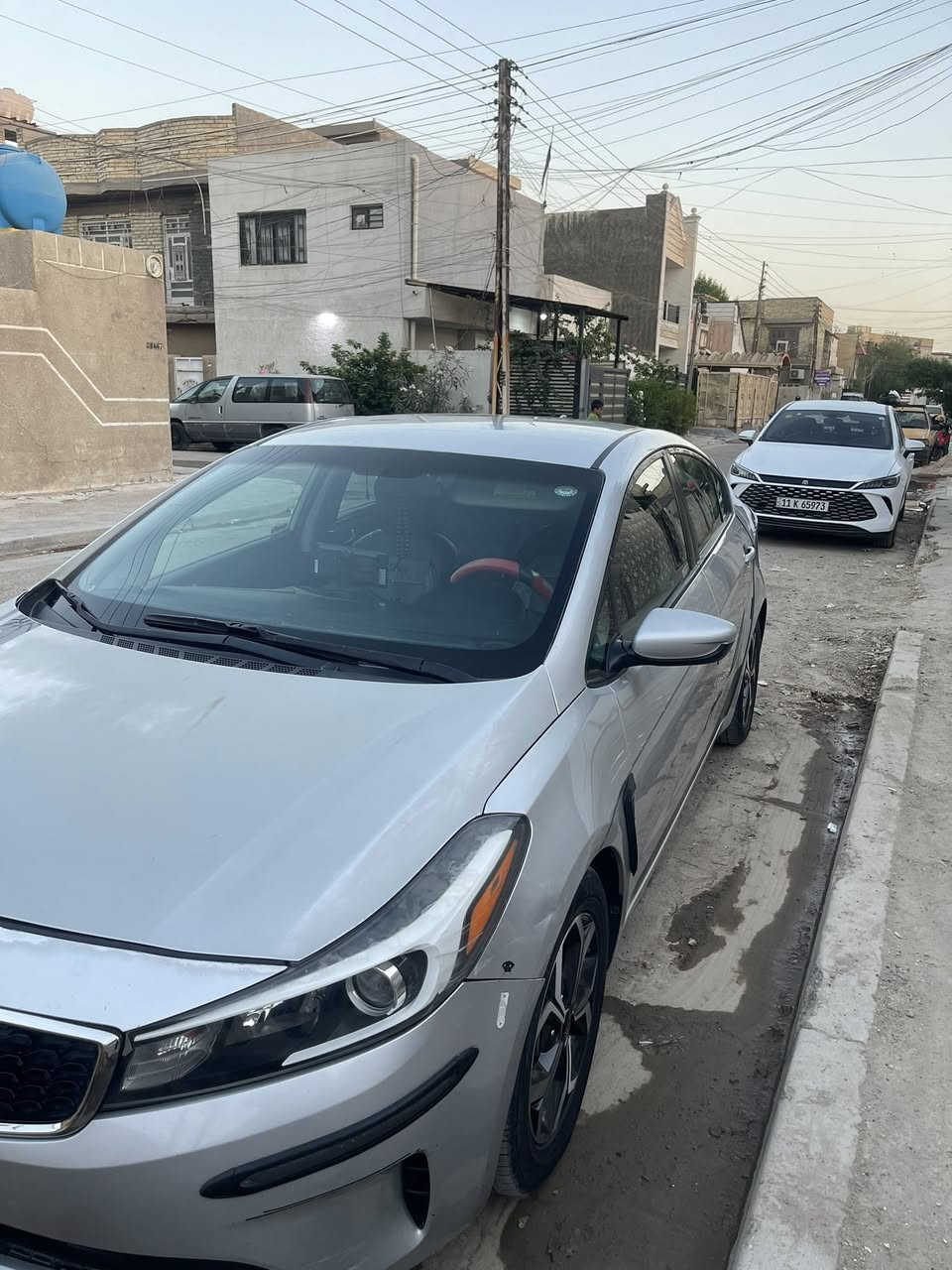 كيا فورتي 2018 للبيع
سيارة حادثها من امريكا جاملغ عكس السائق ضربة بسيطه بدون دواخل وممبدل نفسه وشوية طخه بسيطة بالصندوق موجوده صور الحادث بالمنشور بدون ايرباك 
وبيها بالعراق بالجاملغ الخلفي بارد بدون صبغ
البنيد جارد من شمس بالبوليش يرجع
مواصفاتها 
تحكمات ستيرن جهتين 
محرك 2000 دوش المرغوب ومسويله ادامة على اخر حبة 
منظومه زنون 
كير AT المرغوب ايضا مسويلة ادامة ومكفول
شاشة كبيرة 
كاميرا خلفية 
مثبت سرعة 
سيارة كاملة 
صدرها حالته جيد مصار اقل شهر من مبدله امامي وخلفي 
تبريد خير من الله ثلج
نظام ABS 
رقم اربيل 
السعر 118 وبيها مجال للطيبين 
للتواصل واتس اب 
***********
