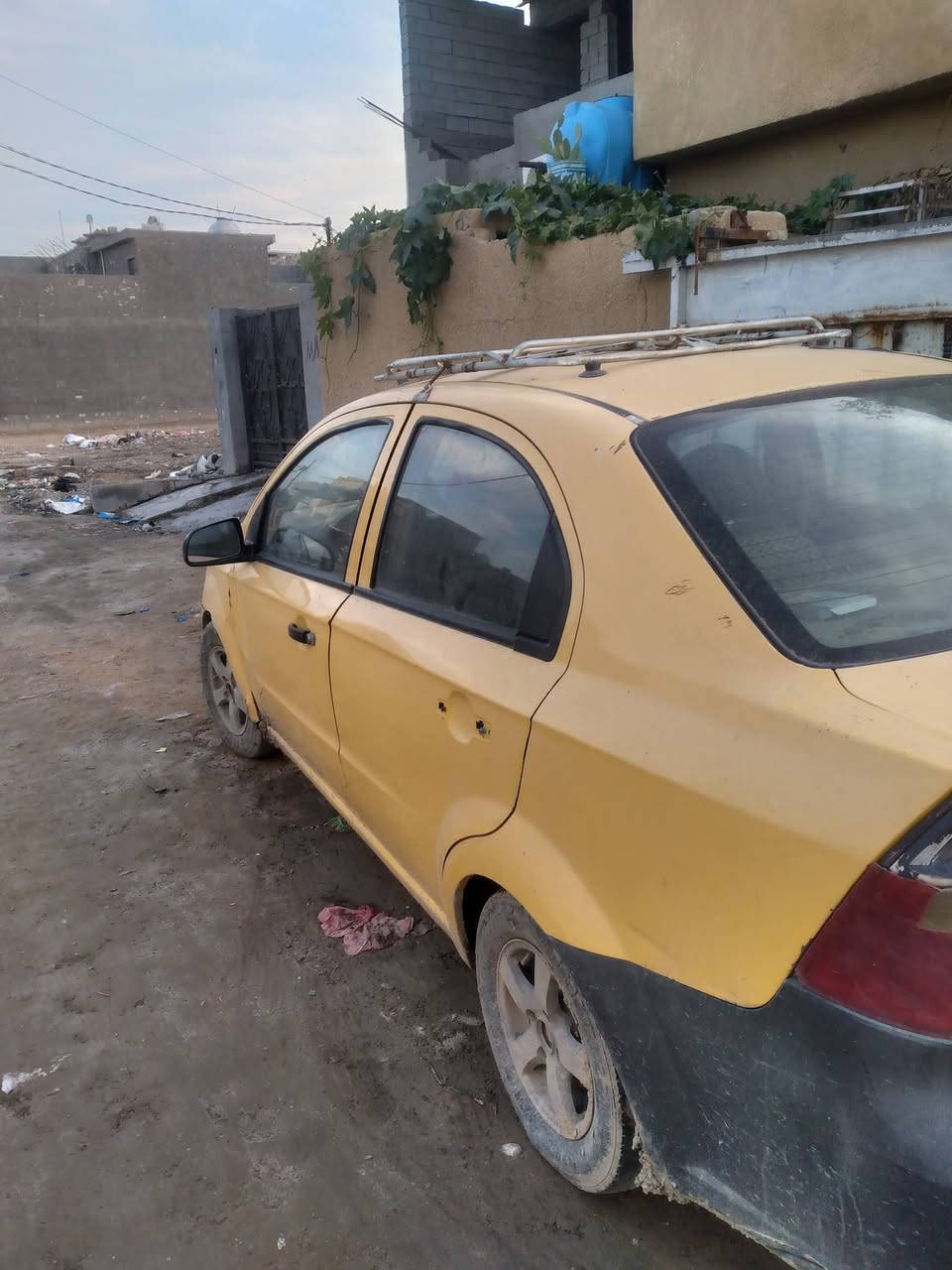 للبيع سياره افيو تكسي باسمي موديل ٢٠١٠ رقم بغداد مبايل ***********
