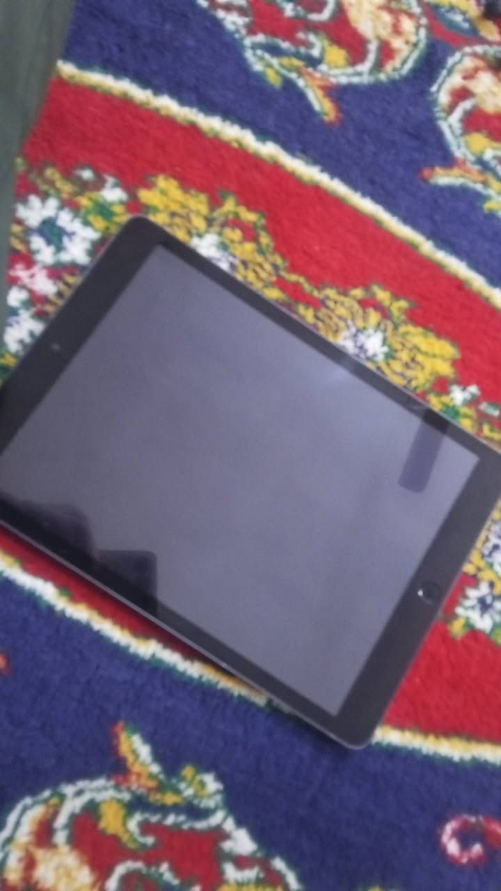 سلام عليكم ايباد 9 للبيع مكفول من الشخط ايباد حيل نضيف مع كارتوه او شاحنه لا داخل صيانه ولا مفتوح السعر 250 او بي مجال ***********

