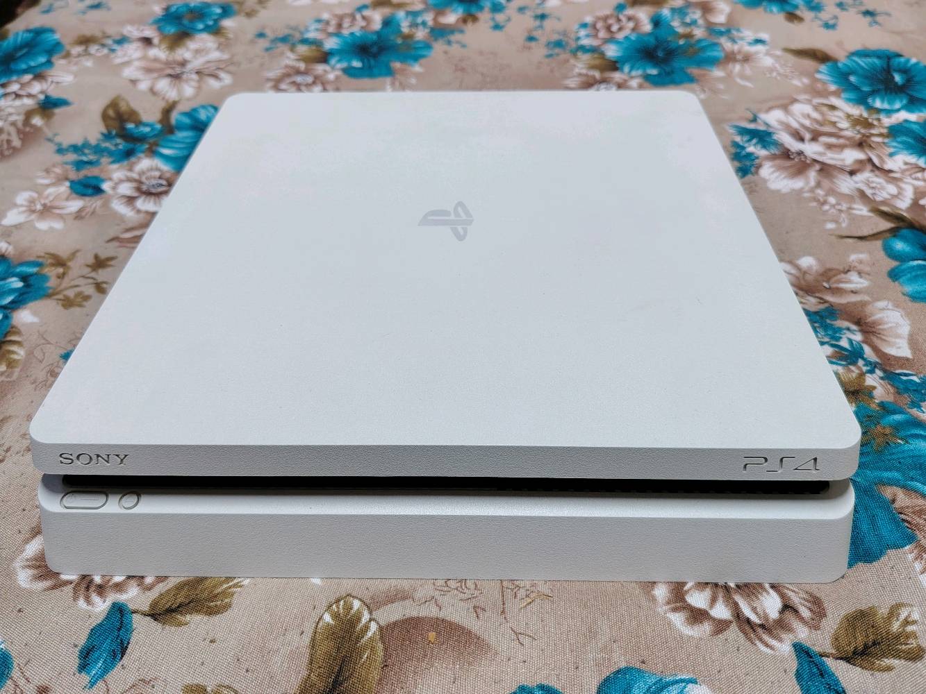 للبيع: PS4 Slim أبيض بحالة الشركة
الجهاز لوك لوك لوك، نظافة 101% مو بس 100% (شخط ما بيه، استخدام كلش قليل ).
​المواصفات والملحقات:
​الموديل: PS4 Slim (سليم) لون أبيض.
​الهارد: نصف تيرا (500 جيجابايت).
​النظام: أونلاين.
​ مع 3 جويستيكات (تجاري). وحدة بل كارتونة ما مفتوحة 
​الملحقات: كافة ملحقاته كاملة (كيبل الطاقة، كيبل HD، كيبل شحن اليد).
​➕ 
​UPS (يوبيس) بقدرة 1500 من شركة فابر (FABER)، الجهاز ممتاز (يحتاج فقط بطاريات).
​💰 السعر: 280 ألف دينار (قفل 🔒).
​📍 المكان: بغداد - المعالف - قرب تقاطع درويش.
📞 للاستفسار: ***********
متواجد واتساب الجهاز لوك لوك لوك، نظافة 101% مو بس 100% (شخط ما بيه، استخدام كلش قليل ).
​المواصفات والملحقات:
​الموديل: PS4 Slim (سليم) لون أبيض.
​الهارد: نصف تيرا (500 جيجابايت).
​النظام: أونلاين.
​ مع 3 جويستيكات (تجاري). وحدة بل كارتونة ما مفتوحة 
​الملحقات: كافة ملحقاته كاملة (كيبل الطاقة، كيبل HD، كيبل شحن اليد).
​➕ 
​UPS (يوبيس) بقدرة 1500 من شركة فابر (FABER)، الجهاز ممتاز (يحتاج فقط بطاريات).
​💰 السعر: 280 ألف دينار (قفل 🔒).
​📍 المكان: بغداد - المعالف - قرب تقاطع درويش.
📞 للاستفسار: ***********
متواجد واتساب