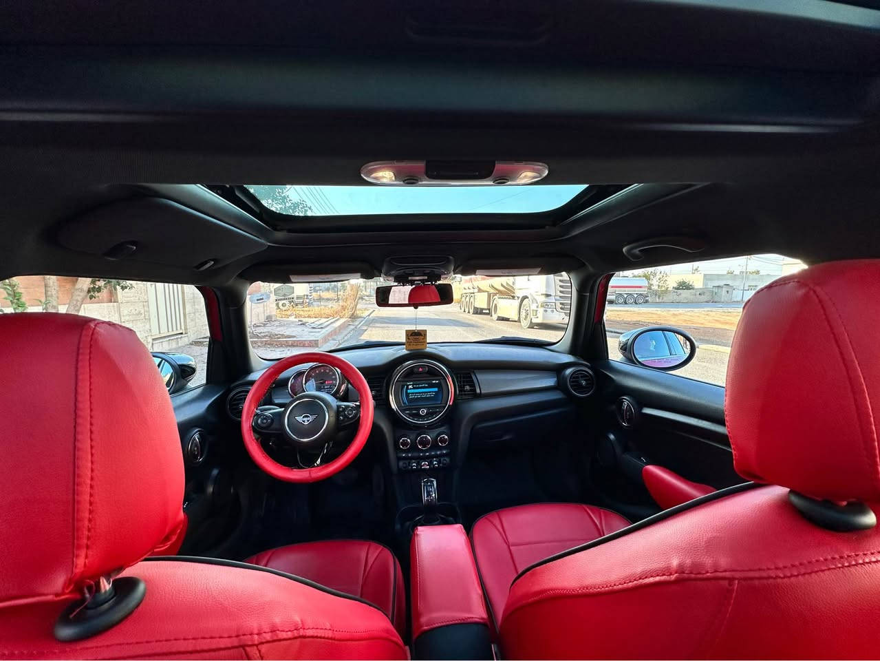 mini cooper 2020 4doors oxford edition
مینی کوپەر کلین تایتل   جوار دەرگا فول فول مواسەفات دەعامی لۆ دەعامی بەشەرت بێ سبوخ بێ تعدیل هەموو گیانی بەشەرت گێرو مەکینە بەشەرت نەکرایتەوە  فول مواسەفات سەقف رەش و دەبل پانۆراما بەسمە کوشین جلد جوار جام کارەبا گێر تۆماتیک فول فول مواسەفات ٢٠ هەزار رۆیشتیە مەکینە ١٥ و دەبل تۆربۆ نرخی145وەرەقەیە و کەمێک مەجال لە هەولێرە 
ژمارەی مۆبایل *********** أربيل, العراق
