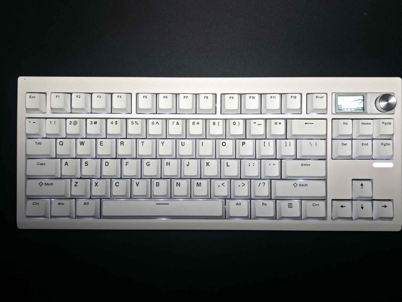 کوردی/ العربية 

بۆ فرۆشتن کیبۆردی GMK87 TKL میکانیکاڵ ⌨️
للبيع كيبورد GMK87 TKL ميكانيكال ⌨️

بەکارهاتووی نوێیە هیچ کێشەی نیە بە شەرت 🛠️
کیبۆردەکە پشتگری پرۆگرامی VIA دەکات کە دەتانی کیبۆردەکە مۆد بکەی بە دڵی خۆت ⚙️
ڕەنگی لیدەکانی گەلەک زۆر و جوانە 🌈
شاشەی بچووکی لەسەرە دەتانی رسم و گیف لە سەر دانێی 🖥️
جۆری سویچەکە داگرتنی سووکە و تایپینگی خۆشە 🎶
نرخی 60,000 دینارە 💰
گەیاندن بەردەستە بۆ هەموو شوێنێک 🚚

🔴​العربية
مستعمل بحالة الجديد وما بيه أي مشكلة وبشرط الفحص 🛠️
الكيبورد يدعم برنامج VIA المونتاج والبرمجة حتى تعدل عليه بكيفك ⚙️
ألوان الليدات مالته كلش هواية وحلوة 🌈
بيه شاشة صغيرة تكدر تخلي عليها صور ورسومات متحركة GIF 🖥️
نوع السويتشات ضغطتها خفيفة والكتابة بيها كلش مريحة 🎶
السعر 60,000 دينار 💰
التوصيل متوفر لجميع المناطق 🚚 أربيل, العراق


**إذا كنت صاحب هذا الإعلان وتريد حذفه لأي سبب، رجاءا أرسل رسالة إلى الدعم الفني**