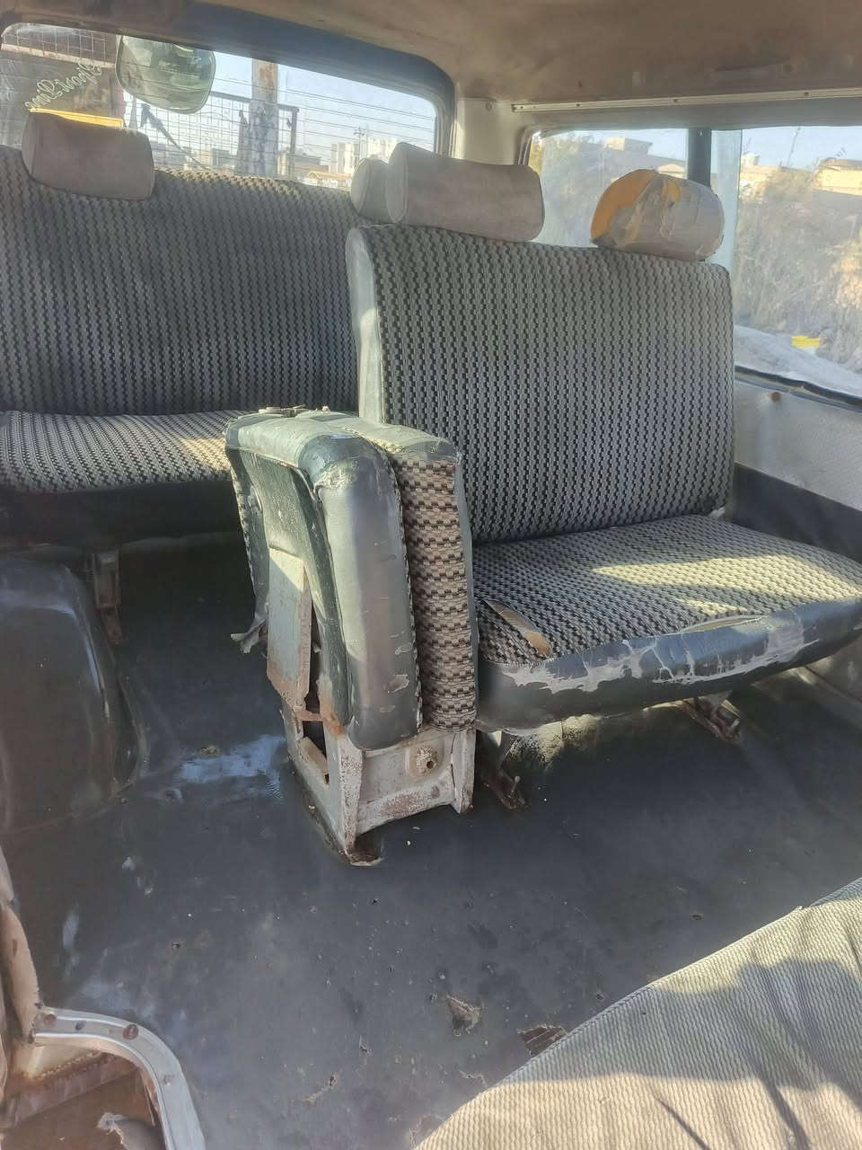 سلام عليكم ورحمة الله وبركاته توجد كيا بستة البيع السعر 40 وبيه مجال حك الجيه موديل ٩٣ السنوية 27السياره مكفولة من الصبغ  العنوان بابل الحصوه حي الأنوار رقم ***********
