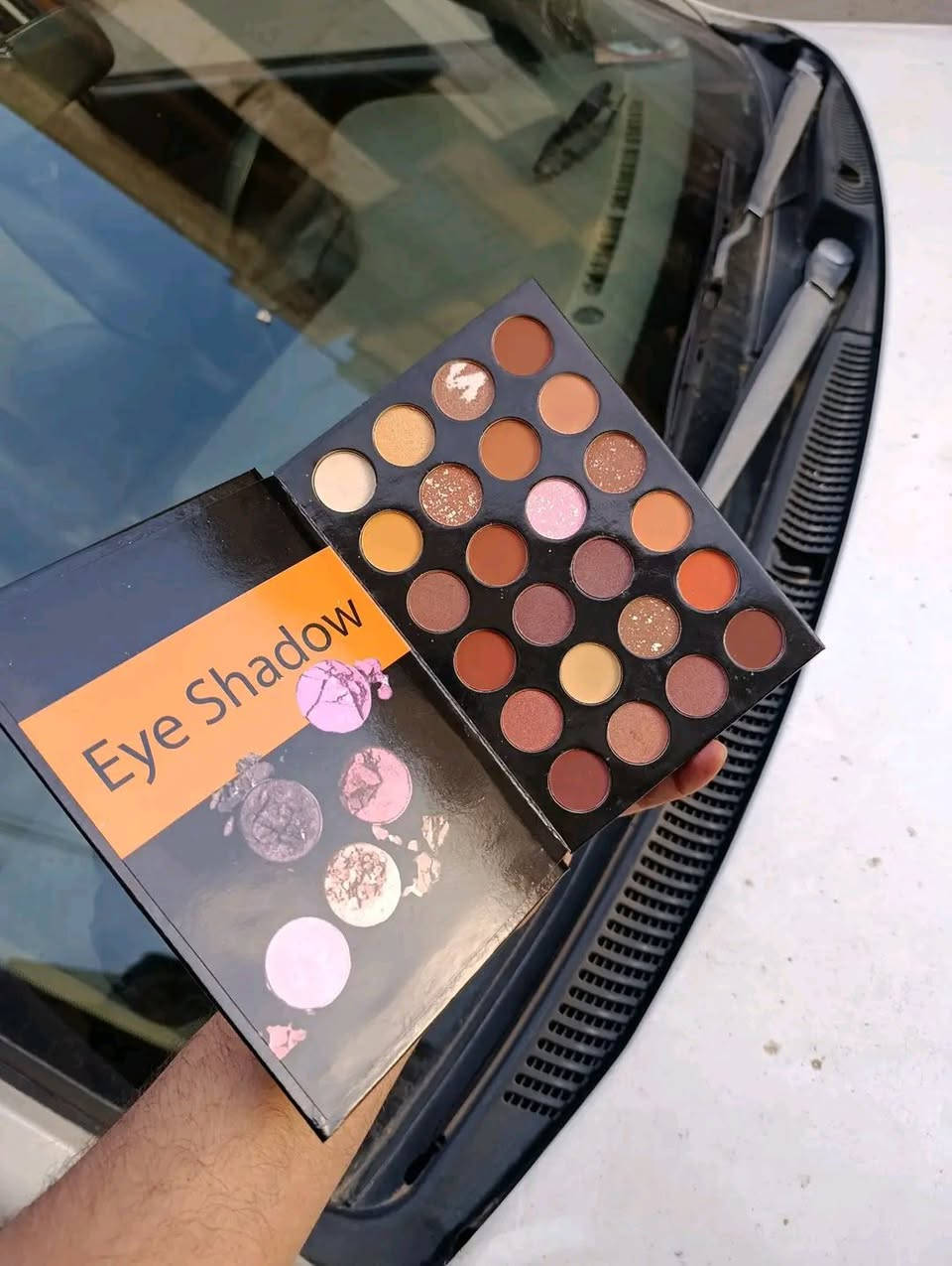 باليت آيشادو من نوت ❤️❤️
​تحتوي مجموعة ظلال العيون بتركيبة فائقة التركيز، تتراوح من الألوان المطفية 🌈 والألوان القلتر ❤️ كل ما تحتاجينه للحصول على مظهر متألق، فهذه المجموعة المختارة بعناية تتضمن مجموعات لونية سهلة الاستخدام...
​المميزات:
​كوالتي عالي...
​يجمع الألوان الأساسية والانتقالية مات (Matt).
​سهل الدمج وثابت طول اليوم.
​محتويات الباليت:
​28 لون آيشادو.
​6 ألوان بلشر.
​6 ألوان إضاءة.
​7 ألوان كونتور.
​السعر: 10000


**إذا كنت صاحب هذا الإعلان وتريد حذفه لأي سبب، رجاءا أرسل رسالة إلى الدعم الفني**