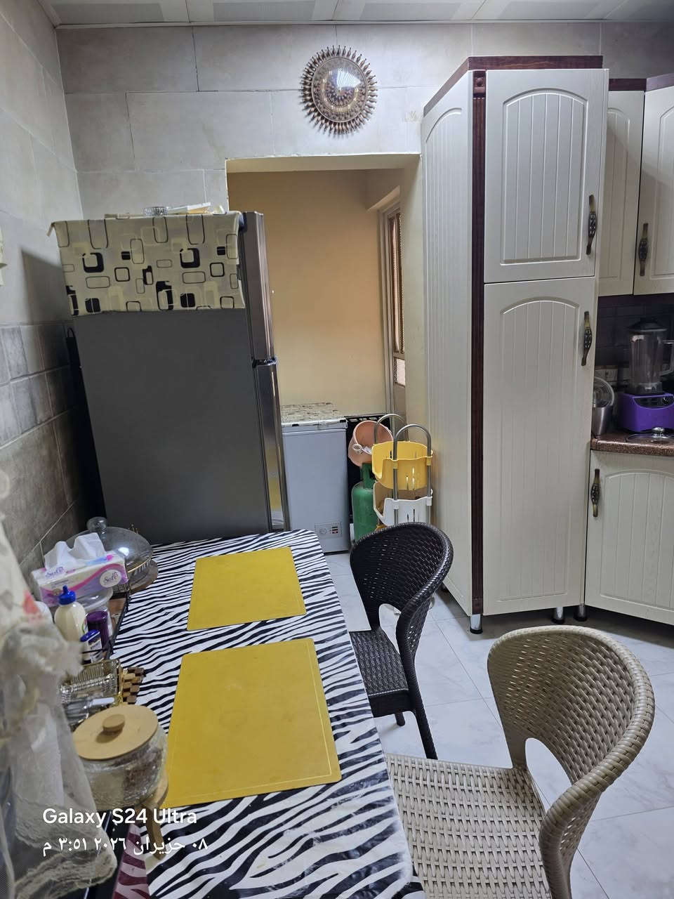 شقة سكنيه في مجمع الامل 1، رقم العمارة 28 رقم الشقة 6، المساحة 110، بالكونات العدد 2 غرفتين نوم 2 وهول وحمامين ومطبخ، المكان قرب الجامع والخدمات كافة حديقة وسنتر الساعة والمحلات السعر، 180 قابل للتفاوض، للتواصل  *********** واتساب.
